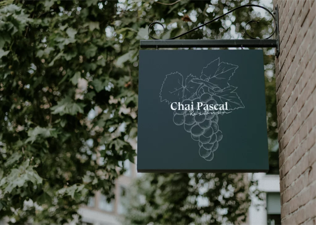 Branding créé par Oversour Studio, studio de branding à Paris et Caen