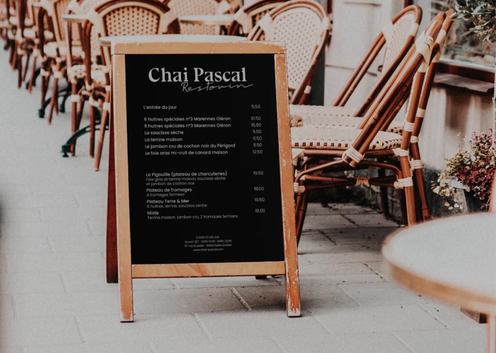 Branding créé par Oversour Studio, studio de branding à Paris et Caen