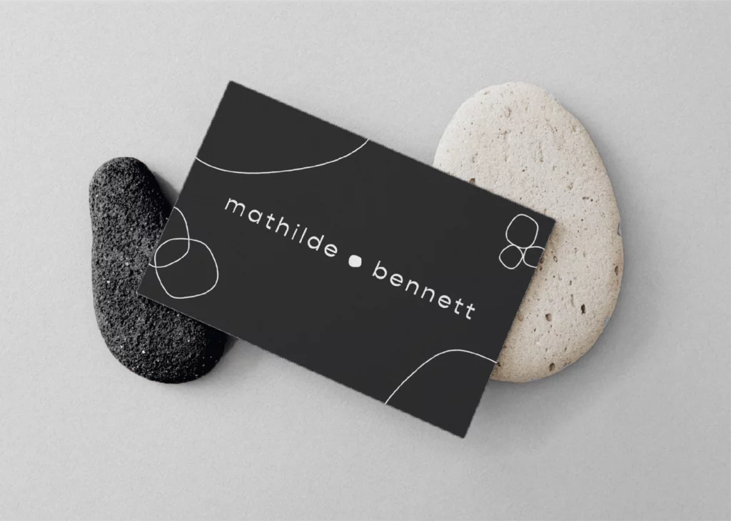 Branding créé par Oversour Studio, studio de branding à Paris et Caen